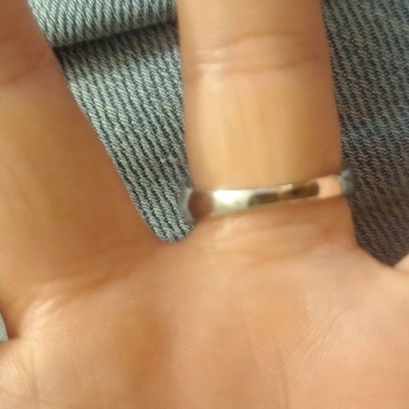 BEAUTIFUL 10K WHITE GOLD SQUARE DIAMOND CLUSTER ENGAGEMENT RING - Picture 8 of 15